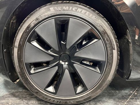 Used 2025 Tesla Model 3 Long Range AWD/4WD image 27
