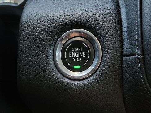 Used 2023 GMC Yukon XL Denali AWD/4WD image 16