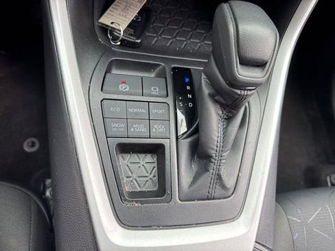 Used 2025 Toyota RAV4 XLE image 18