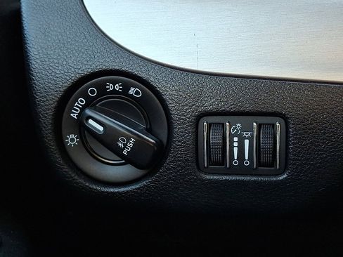 Used 2017 Dodge Grand Caravan GT image 27