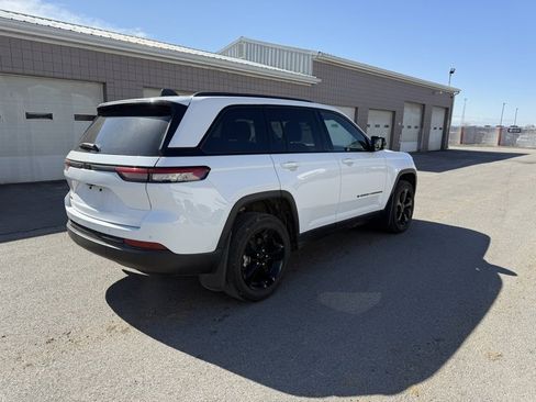 Used 2023 Jeep Grand Cherokee Altitude image 6