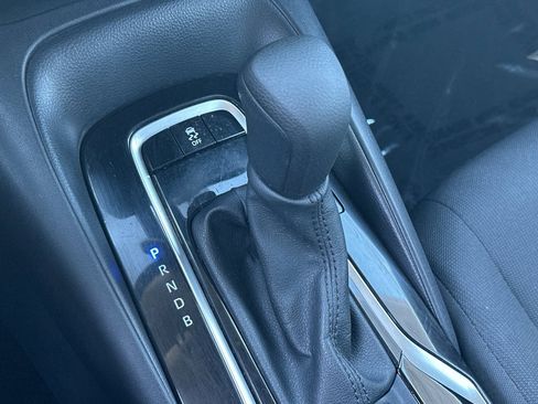 Used 2021 Toyota Corolla LE image 19