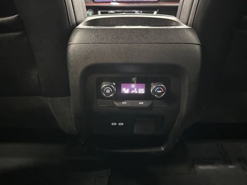 Used 2025 Chevrolet Traverse Z71 w/ Enhanced Driving Package AWD/4WD image 24