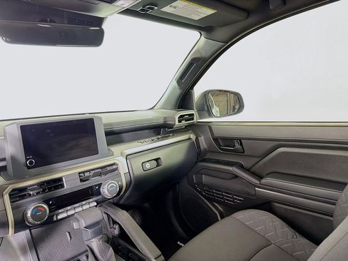Used 2025 Toyota Tacoma SR5 AWD/4WD image 20