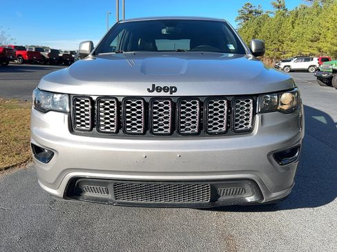 Used 2020 Jeep Grand Cherokee Altitude image 2