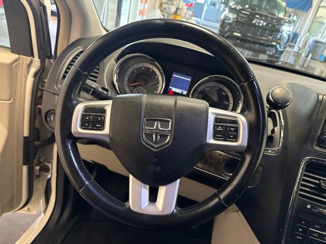 Used 2011 Dodge Grand Caravan Crew FWD image 15