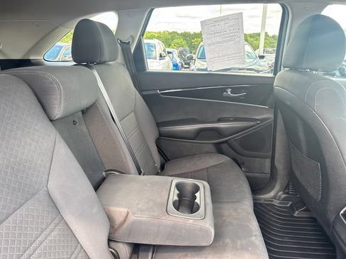 Used 2019 Kia Sorento FWD image 28