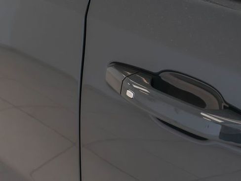 Used 2025 Chevrolet Silverado 1500 LT AWD/4WD image 8