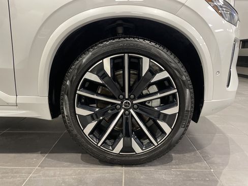 Used 2025 Volvo XC90 B6 Plus image 12