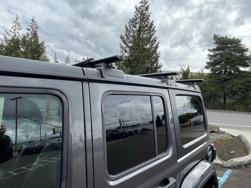 Used 2022 Jeep Wrangler Unlimited Sahara w/ LED Lighting Group AWD/4WD image 10