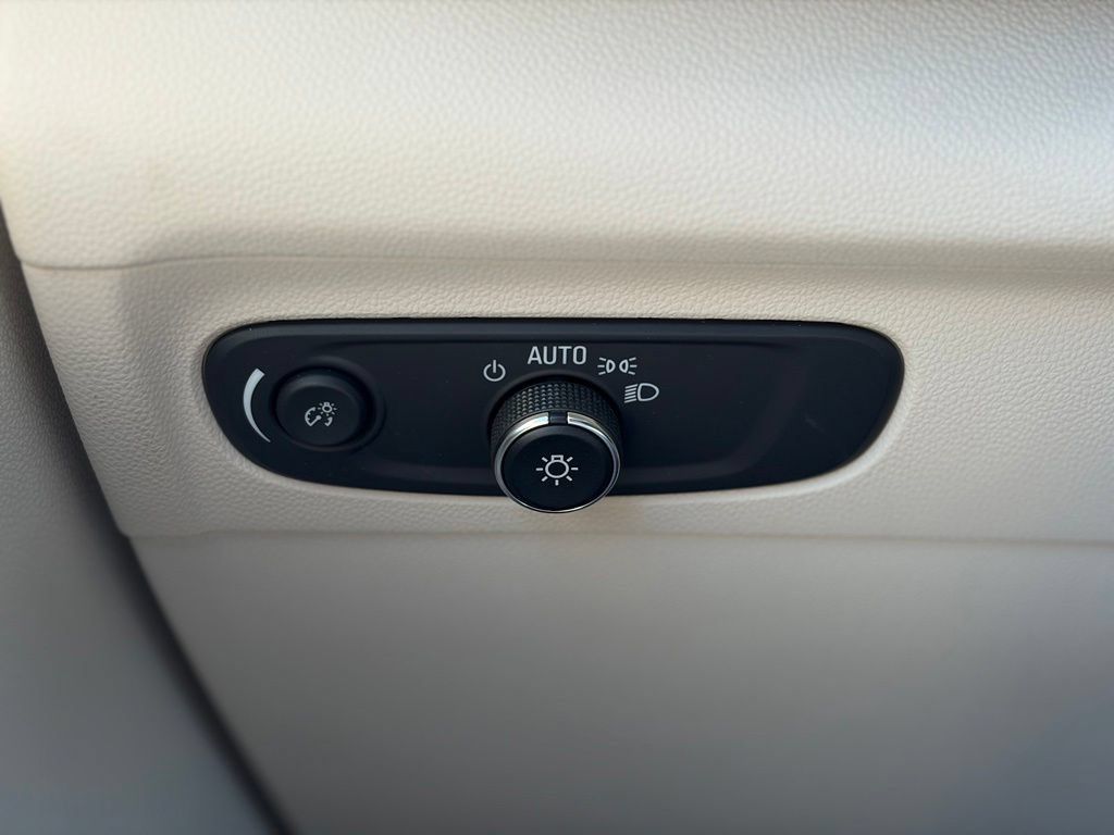 Used 2023 Buick Envision Preferred AWD/4WD image 31