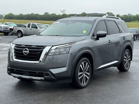Used 2025 Nissan Pathfinder Platinum w/ Cargo Package FWD image 9