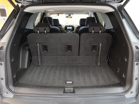 Used 2018 Chevrolet Traverse LT FWD image 11