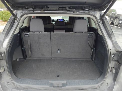 Used 2024 Toyota Highlander LE image 27