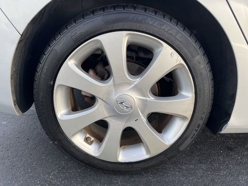 Used 2013 Hyundai Elantra Limited w/ Technology Pkg image 9