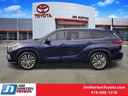 Used 2021 Toyota Highlander Platinum FWD image 5