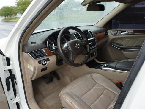 Used 2013 Mercedes-Benz GL 550 4MATIC image 29