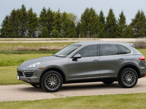 Used 2013 Porsche Cayenne Diesel AWD/4WD image 3