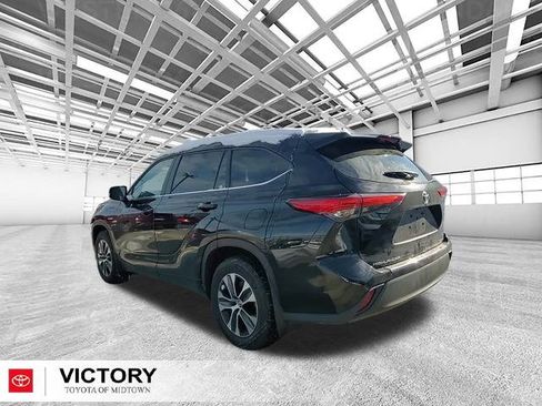 Certified 2023 Toyota Highlander XLE image 5