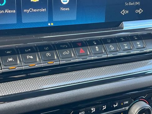 Used 2024 Chevrolet Silverado 1500 ZR2 w/ Technology Package image 31
