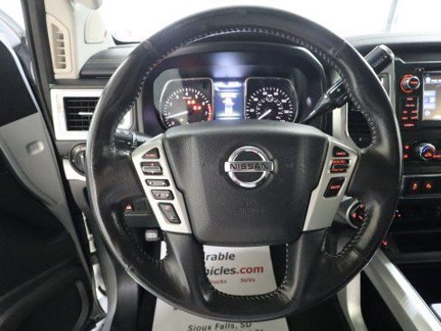 Used 2017 Nissan Titan PRO-4X AWD/4WD image 19