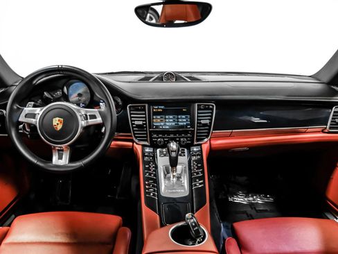 Used 2014 Porsche Panamera S image 8