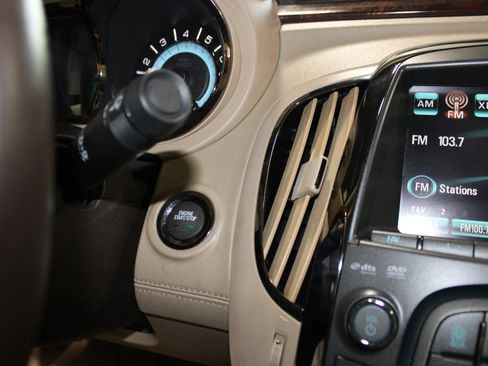 Used 2010 Buick LaCrosse CXL w/ Luxury Package FWD image 18