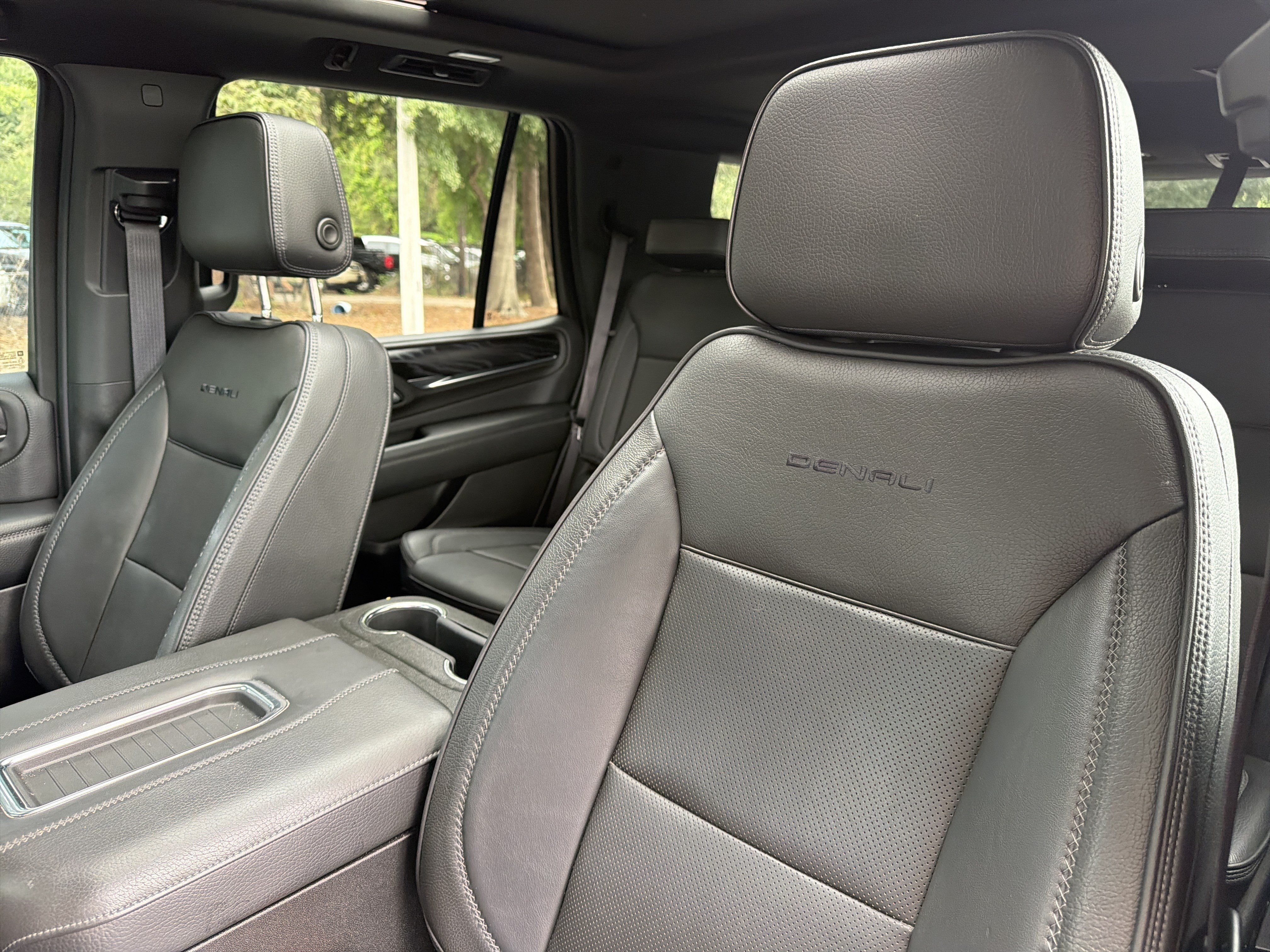 Used 2022 GMC Yukon Denali RWD image 18