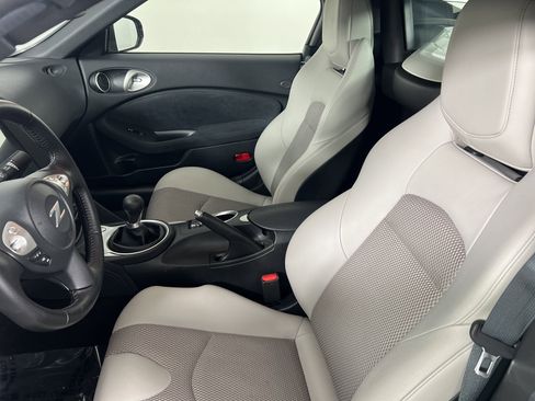 Used 2012 Nissan 370Z Touring w/ Sport Pkg image 4