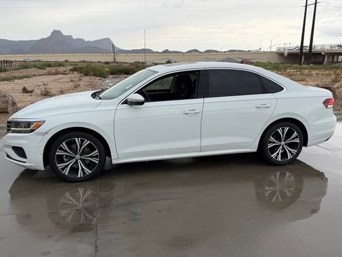 Used 2021 Volkswagen Passat 2.0T SE FWD image 6