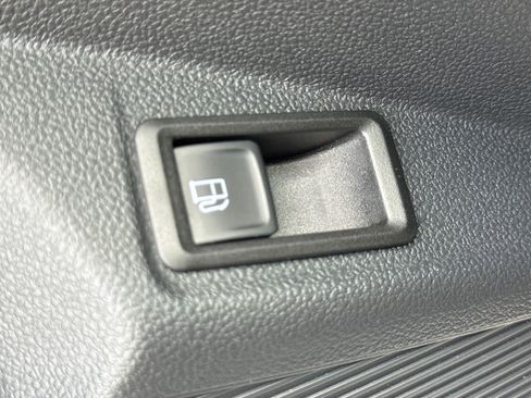 Certified 2022 Volkswagen Taos SEL image 22