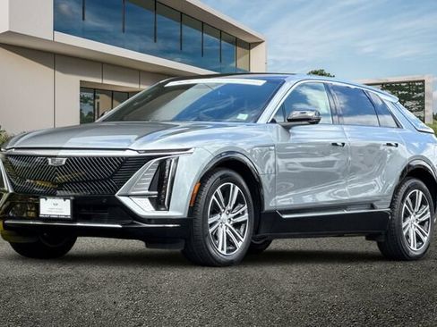 Certified 2024 Cadillac Lyriq Luxury AWD/4WD image 8