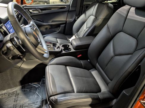 Certified 2025 Porsche Macan image 18