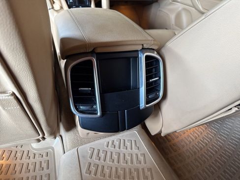 Used 2016 Porsche Cayenne image 35