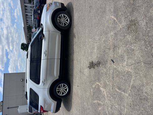 Used 2014 Ford Explorer XLT w/ Equipment Group 202A FWD image 4