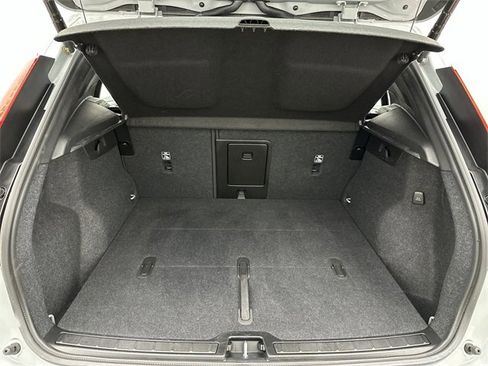 Certified 2025 Volvo XC40 B5 Plus image 24
