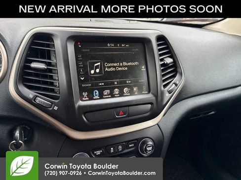 Used 2016 Jeep Cherokee Latitude w/ Cold Weather Group AWD/4WD image 11