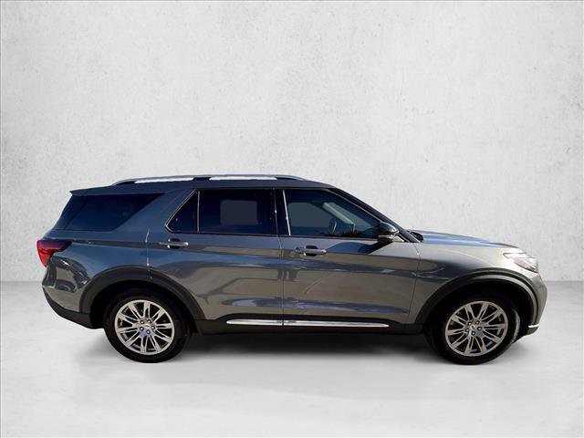 Used 2025 Ford Explorer Platinum RWD image 3