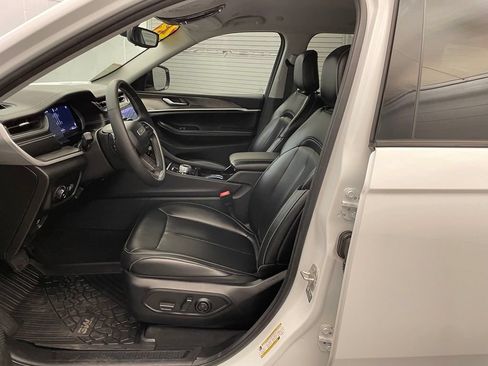 Certified 2023 Jeep Grand Cherokee Limited AWD/4WD image 22