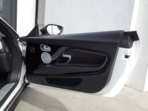 Used 2020 Aston Martin DB11 Volante image 20