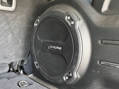 Used 2018 Jeep Wrangler Unlimited Sahara AWD/4WD image 6