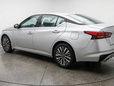 Used 2025 Nissan Altima 2.5 SV image 6
