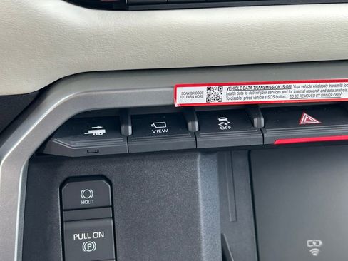 Used 2025 Toyota Sequoia Capstone AWD/4WD image 40