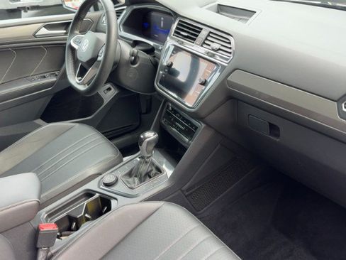 Used 2022 Volkswagen Tiguan SE AWD/4WD image 14