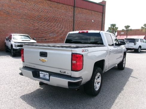 Used 2018 Chevrolet Silverado 1500 LT w/ All Star Edition AWD/4WD image 3