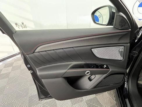 Used 2024 Maserati Grecale Trofeo image 29