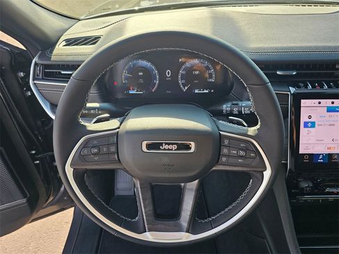 New 2025 Jeep Grand Cherokee L Limited w/ Black Appearance Package image 17