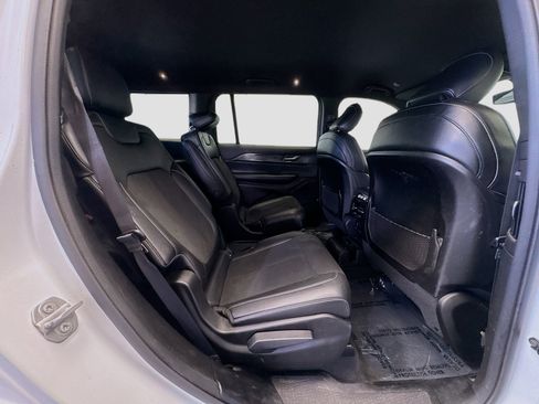 Used 2023 Jeep Grand Cherokee L Laredo image 19