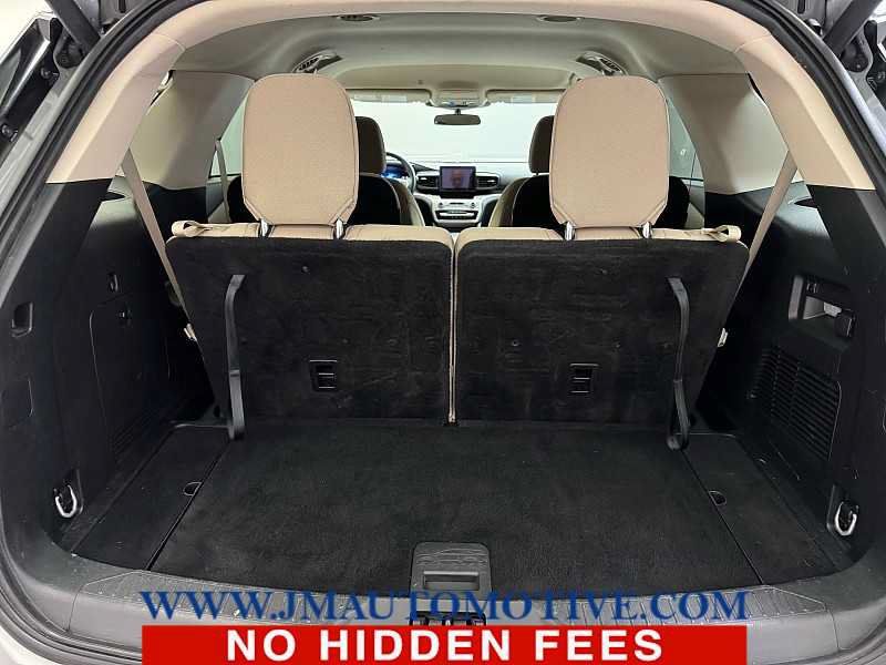 Used 2023 Ford Explorer XLT AWD/4WD image 17
