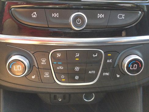 Used 2018 Chevrolet Traverse LT AWD/4WD image 38